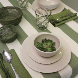 ΜΕΘΑΚΡΥΛΙΚΟ ΓΥΑΛΙ ΜΕ ΔΙΑΦΑΝΗ ΠΡΑΣΙΝΗ ΣΠΕΙΡΑ